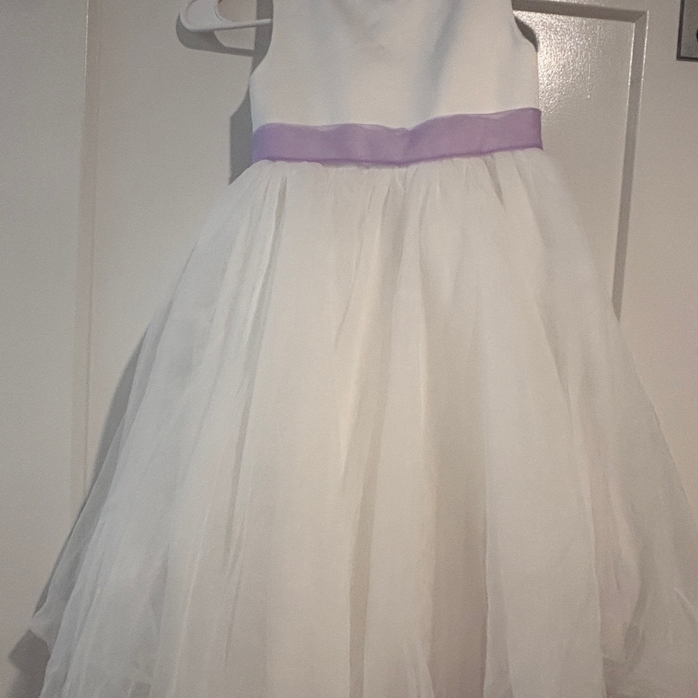 Elegant White Sleeveless Flower Girl Dress
